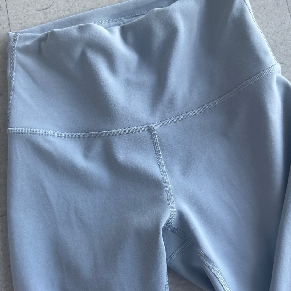 Lululemon wunder under leggings 28” size 4 - Picture 3 of 6